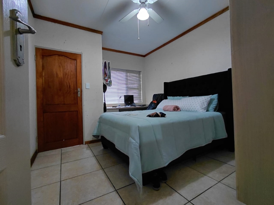 2 Bedroom Property for Sale in Kannoniers Park North West